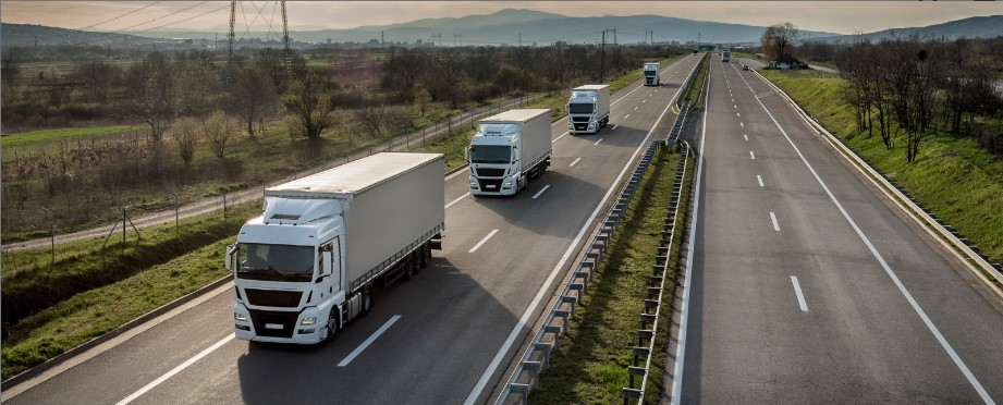 Frota em movimento - transporte rodoviário de cargas
